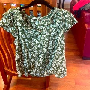 *3 for 20!* Old Navy green boho blouse w/ tassels.